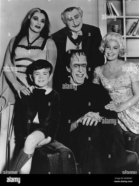 The Munsters 1964 Cast Stockfotografie Alamy