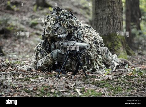 United States Army Ranger Sniper Wearing Ghillie Suit Stock Photo Alamy