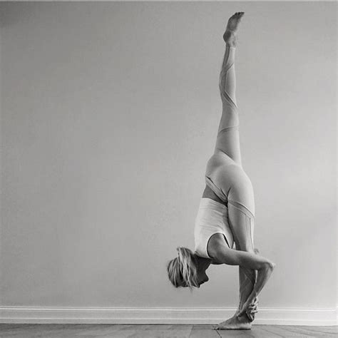 Master Your Headstand With 5 Simple Steps Doyou Headstand