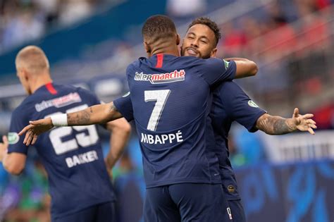 Mbappe ran into — lightly touched? Nach Last-Minute-Sieg: Neymar und Kylian Mbappe: PSG-Boss ...