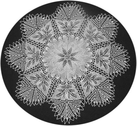 This is a beautiful way to decorate a table for anytime of year. Dahlie | Doily patterns, Lace knitting patterns, Lace doilies