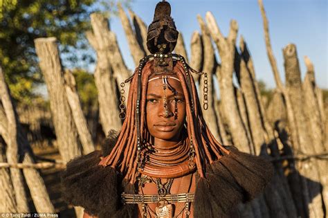 tariq zaidi photographs angolan tribeswomen s hairstyles daily mail online