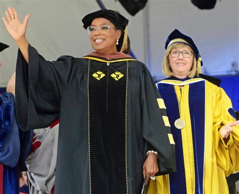 Oprah Winfrey Tells Smith Grads To Seek Fulfillment In Service Ny Daily News