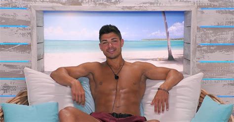 Love Island S Anton Says His Bum Is Getting A Bit Spiky As It Needs A Shave Mirror Online