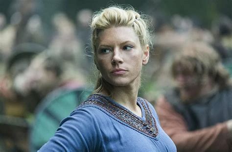 Vikings Star Katheryn Winnick Shows Off Impressive High Kicks Polar Actress Getting Ready