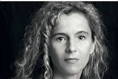 Hoffen wir nicht alle immer wieder einmal auf eine begegnung, die unser leben verändert und zum guten wendet? Les heures souterraines, de Delphine de Vigan | La Critiquante