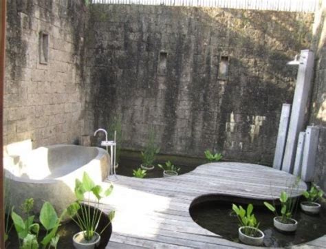Katie bowlby katie bowlby is deputy managing editor, digital, at country living, where she covers gift guides, crafts, and tv shows like yellowstone. 30 Outdoor Bathroom Designs | Home Design, Garden ...