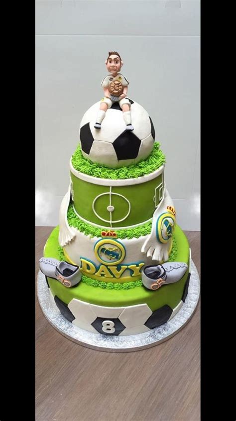 When you purchase a digital subscription to cake central magazine, you will get an instant and automatic download of the most recent issue. Christiano Ronaldo cake made by Angelique Bond | Windeltorte