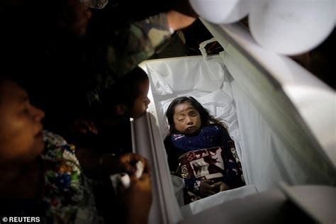 heartbreaking photos of open casket funeral of guatemalan 7 year old who died in u s custody