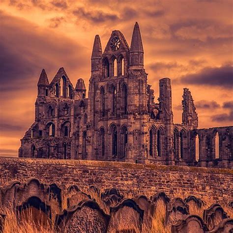 Whitby Abbey Ruins And Draculas Graveyard In 2021 Whitby Abbey