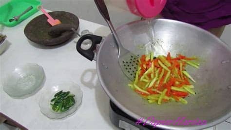 Blog resep masakan indonesia dan resep masakan manca negara, resep minuman, cara memasak, dan kuliner di berbagai daerah. Resep Masak Ikan Goreng Acar Kuning #DapurHarian - YouTube
