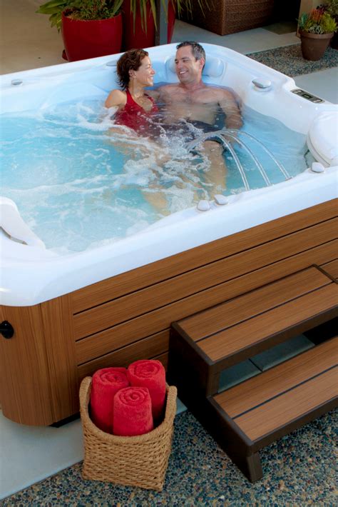 Sovereign® Six Person Hot Tub Reviews And Specs Hot Spring Spas Spring Spa Hot Tub