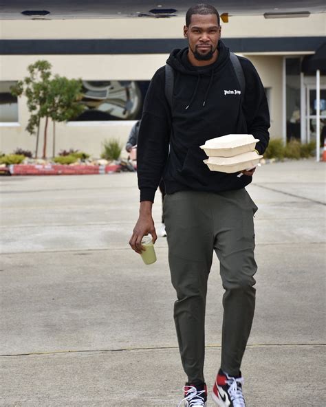 Get the kevin durant style and read our other article related to kevin durant style at sitiomax.net. #KevinDurant of the Golden State Warriors | Nba fashion ...