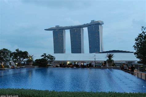 Famous architects design monuments to vice in virtuous singapore. Discover the rooftop bar at The Fullerton Bay Hotel Singapore