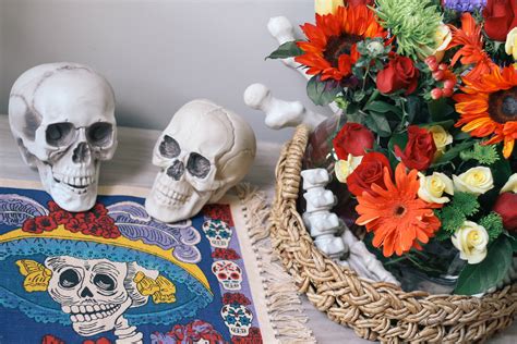 11.09.2019 · dia de los muertos, or day of the dead, is a holiday celebrated throughout mexico, central america and south america.the holiday is on november 2nd (all souls day) but the party can last as long as a week. 8 Tips for Great Halloween Decor | Peachfully Chic