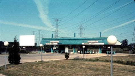 The spacious deck below the ride also offers. Sky-Hi Drive-In in Addison, IL - Cinema Treasures