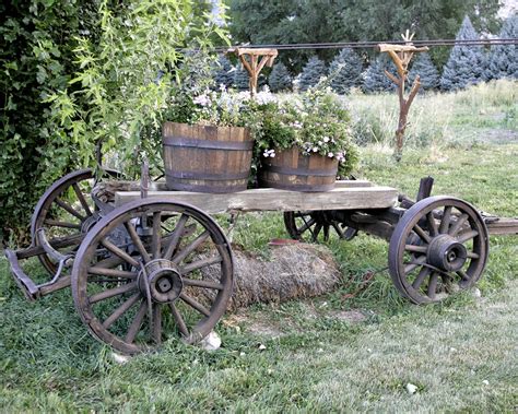 14 Rustic Garden Wagon Ideas For A Country Garden
