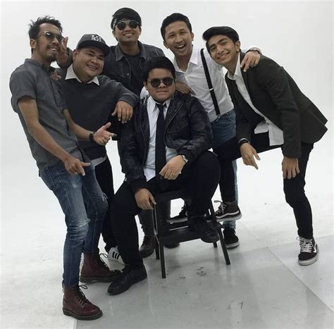 Penyanyi floor 88, ayie elham telah ditawarkan wang sebanyak rm15 ribu daripada seorang individu menerusi direct message (dm) di laman instagram miliknya jika. Lirik Lagu Janji Si Pendusta - Floor 88 | Iluminasi