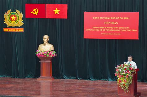 Nguyễn tuấn anh (born 16 may 1995) is a vietnamese footballer who plays as a central midfielder for hoàng anh gia lai and the vietnam national football team. Pháp Luật Plus - Công an TP HCM tiếp nhận gói trang thiết ...