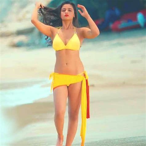 alia bhatt super sexy hd picture in yellow bikini