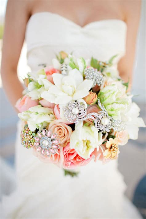 18 Incredible Bridal Brooch Bouquets Weddingsonline