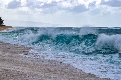 Ocean Waves Crashing On Beach Bluapo