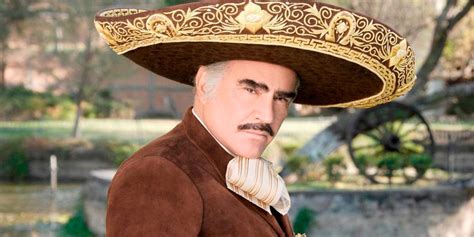 Son of the local celebrity vicente fernández aka el charro de huentitan and brother of the popular singer alejandro fernández, he began singing along with his father and mentor at a very young age.however, vicente fernández jr. EN VIDEO: Vicente Fernández hablo luego de haber tocado a ...