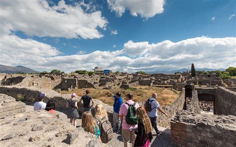 book pompeii and mt vesuvius volcano day trip from rome tickets guided tour