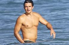 orlando bloom beach paddle naked boarding katy perry pictured while shirtless malibu holiday uncensored censored mirror italian now glory size