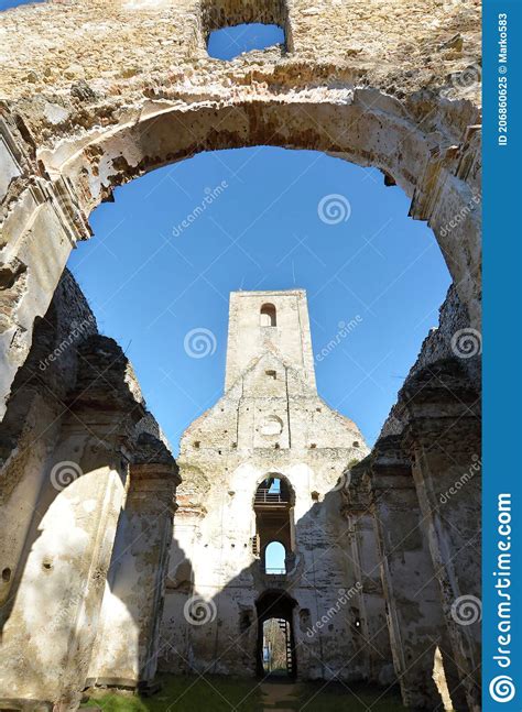 Die Ruinen Des Verlassenen Mittelalterlichen Franziskanerklosters
