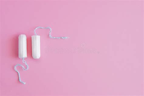 Medizinisches Weibliches Tampon Auf Einem Rosa Hintergrund Hygienisches Weißes Tampon Für Frauen