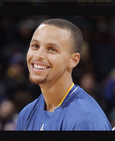 He has not opted for long hairs, he has not at all opted for curly long hairs, he has not gone for a bold look.instead, we have seen that it is this exclusive and special basketball player that has opted the simplest of all hairstyling look. Pin by Kim Middleton on Stephen curry😍🙌 | Stephen curry ...