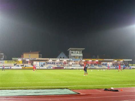 Das stadion ist mit vier überdachten tribünen ausgestattet und hat bei bundesligaspielen des tsv prolactal hartberg ein fassungsvermögen von 5.024 personen. TSV Hartberg - FC Admira Mödling