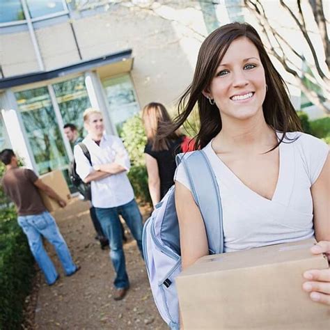 A Moms Best Ever Tips For Surviving College Drop Off Day Freshman College College Care