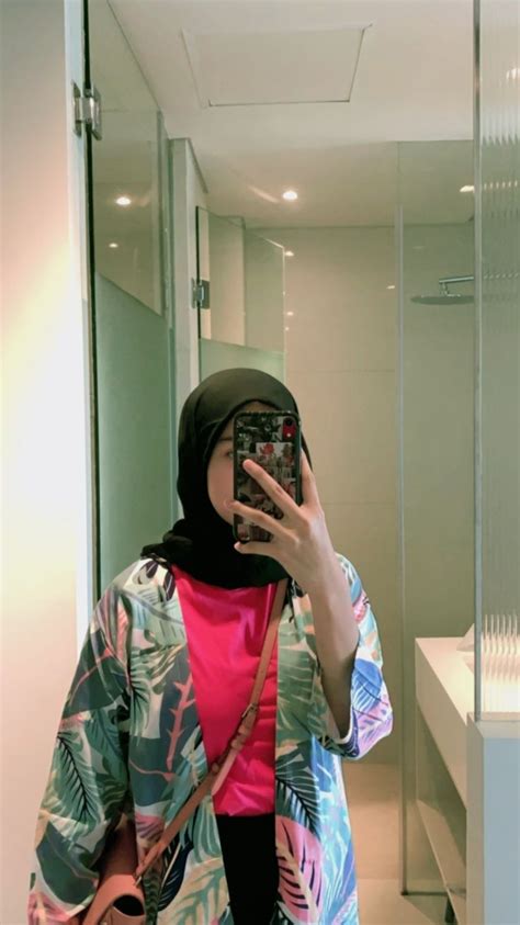 Pin Oleh Di Mirror Selfie Model Pakaian Model Pakaian Hijab Fotografi Model Pakaian