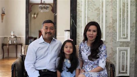 Dr mahathir wrote that when some macc officers continued their investigations and wanted to query najib on the source of the money in his account, they were harassed by the police. dr mahathir's family - YouTube