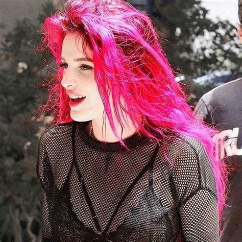 Bella Thorne Flaunts Her Pink Neon Hair Photosimagesgallery 68985