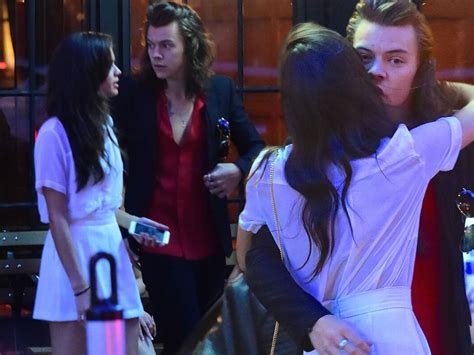 Nenahraditeľný Somár Vnútri Harry Styles Kissing Taylor Swift Pravopis