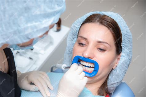 Premium Photo Preparing The Oral Cavity For Whitening With An Ultraviolet Lamp Closeup