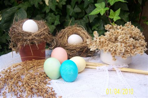 Según la tradición, el conejito de la pascua trae huevos de chocolate o golosinas a los niños que se han portado bien. ...con cariño: FELIZ PASCUA DE RESURRECCION