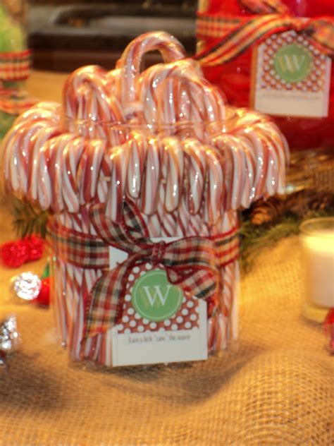 It is usually white with red stripes and tastes like peppermint. Cute Candy Cane Quotes. QuotesGram