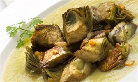 Las alcachofas de la huerta cocinadas de la forma más sencilla que podamos imaginar. Cómo preparar alcachofas: recetas deliciosas