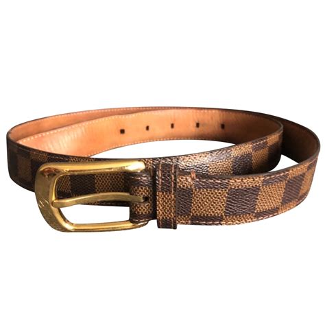 Leder ist die beliebteste materialwahl für gürtel, obwohl auch raffiniertere materialien wie schlangenhaut oder krokodilhaut gefragt sind. Louis Vuitton - Gürtel : MyPrivateDressing Schweiz. Kaufen ...