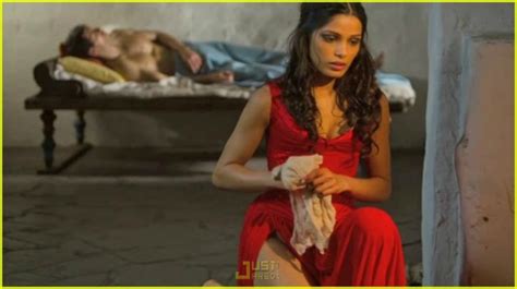 Freida Pinto Hot