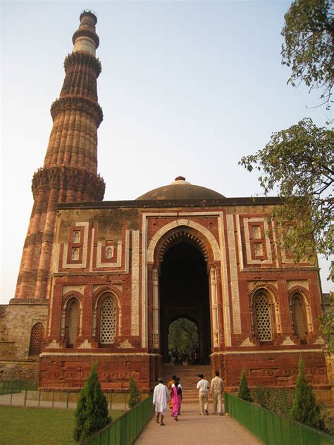 Qutb Minar History Facts And Location Delhi
