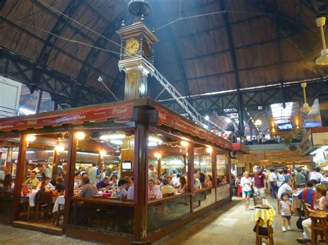 Interior Del Mercado Del Puerto En El Centro El Emblemático Reloj Del Gran Mercado Ciudades