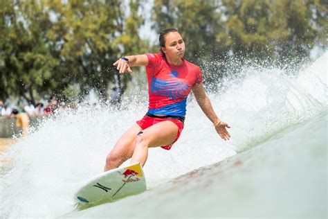 Hawaii Honors Its Women Surfers