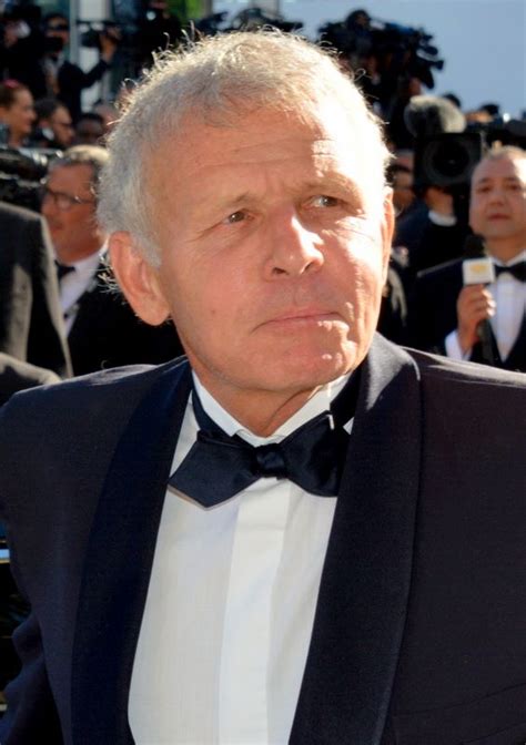 Patrick poivre d'arvor a immédiatement répliqué jeudi, dénonçant « une dénonciation calomnieuse inspirée par une quête de notoriété inconvenante ppda est « révolté par la manière dont on cherche à l'instrumentaliser pour assurer la promotion d'un roman. File:PPDA Cannes 2016.jpg - Wikimedia Commons