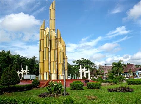 Monumen Bambu Runcing Di Kota Surabaya Yoshiewafa