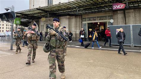 Paris Trois Blessés Après Une Attaque Au Couteau Dans La Plus Grande Gare Longue Distance